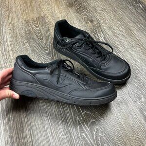 New Balance Black 811 Women's Walking Lace up Shoe Size 11 barely worn